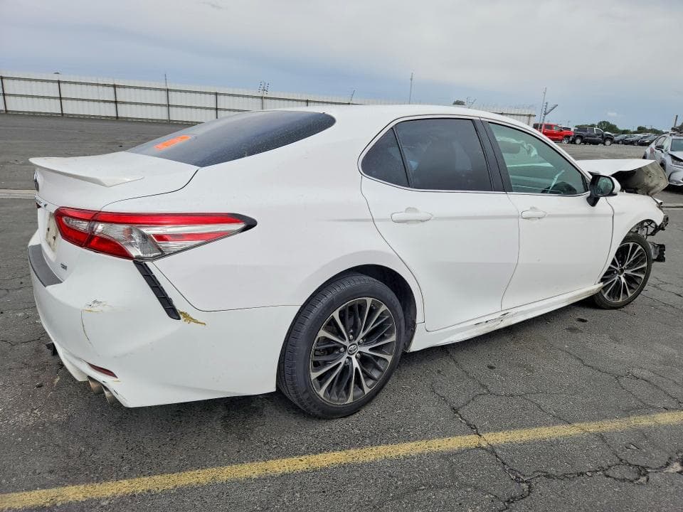 2018 TOYOTA CAMRY SE 3