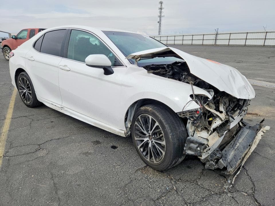 2018 TOYOTA CAMRY SE 4
