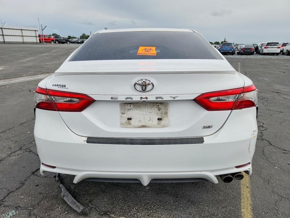 2018 TOYOTA CAMRY SE 6