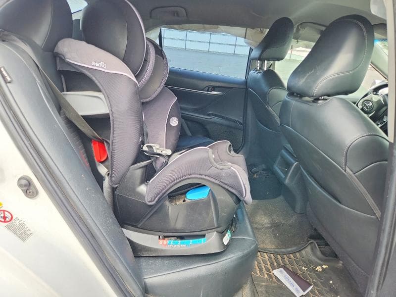 2018 TOYOTA CAMRY SE 10