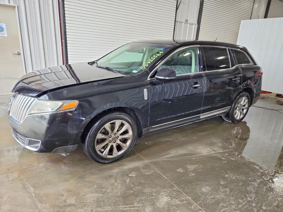 2019 LINCOLN MKT 1