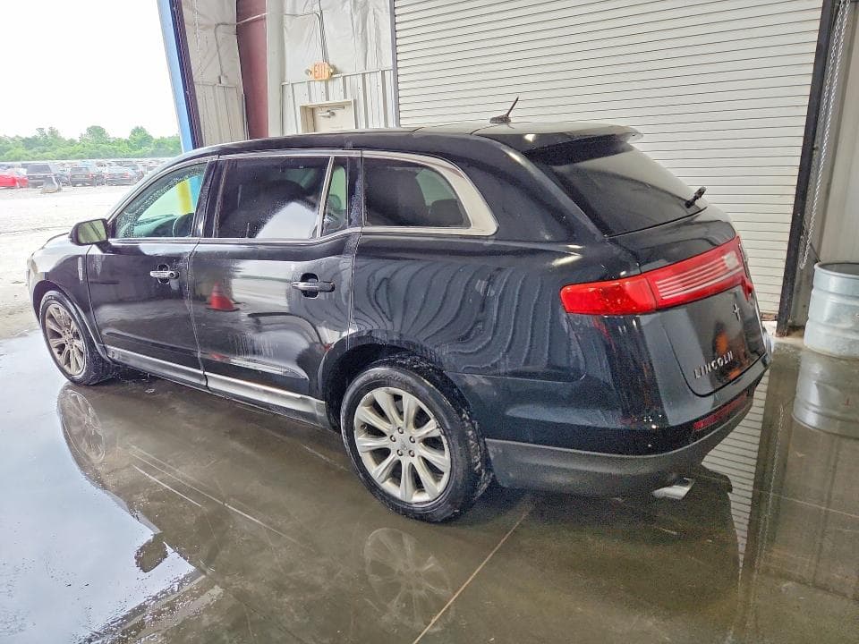 2019 LINCOLN MKT 3