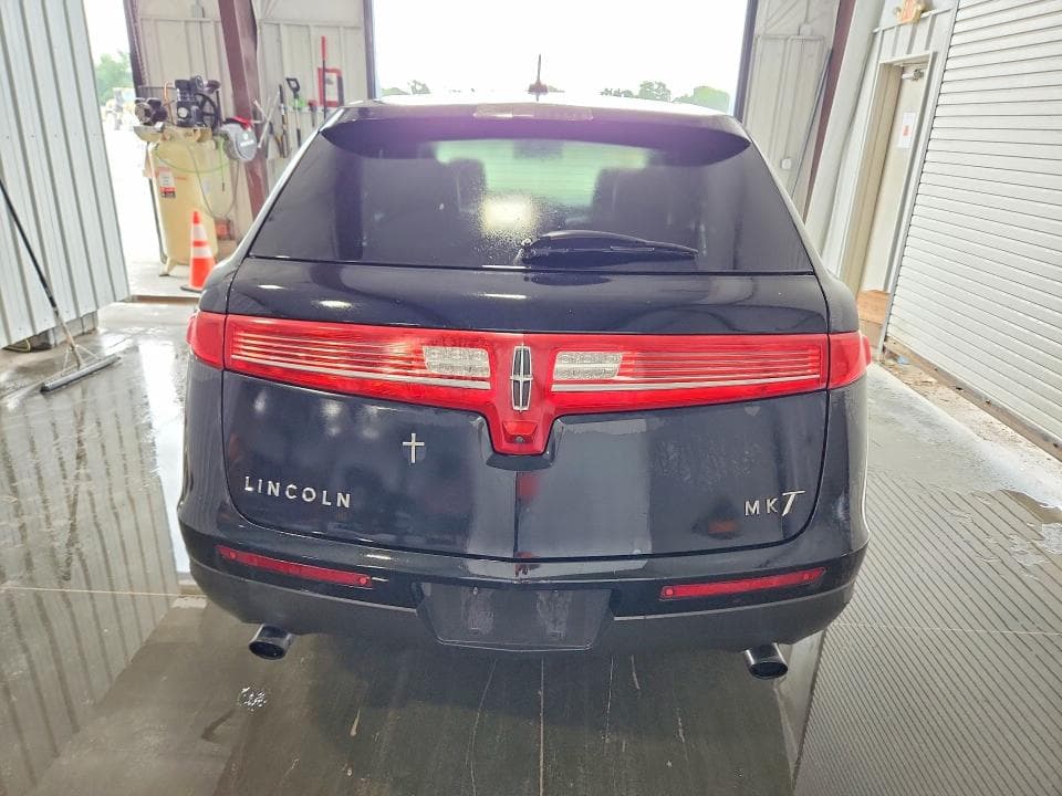 2019 LINCOLN MKT 7