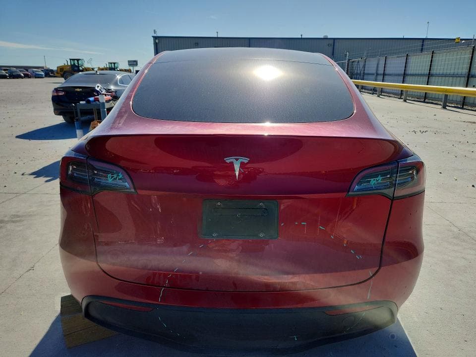 2024 TESLA MODEL Y 6