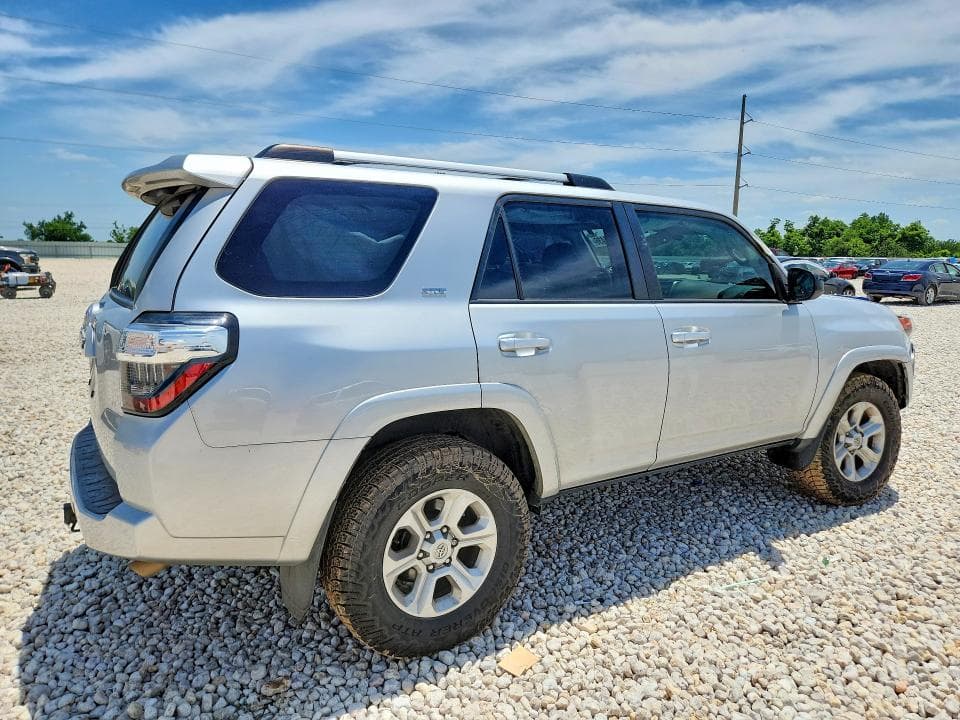 2022 TOYOTA 4RUNNER SR5 3