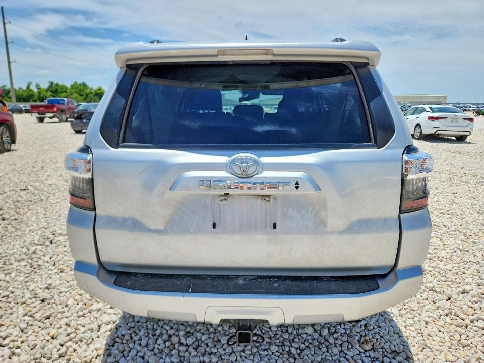 2022 TOYOTA 4RUNNER SR5 6