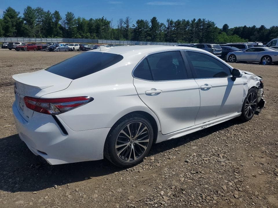 2019 TOYOTA CAMRY SE SE 3