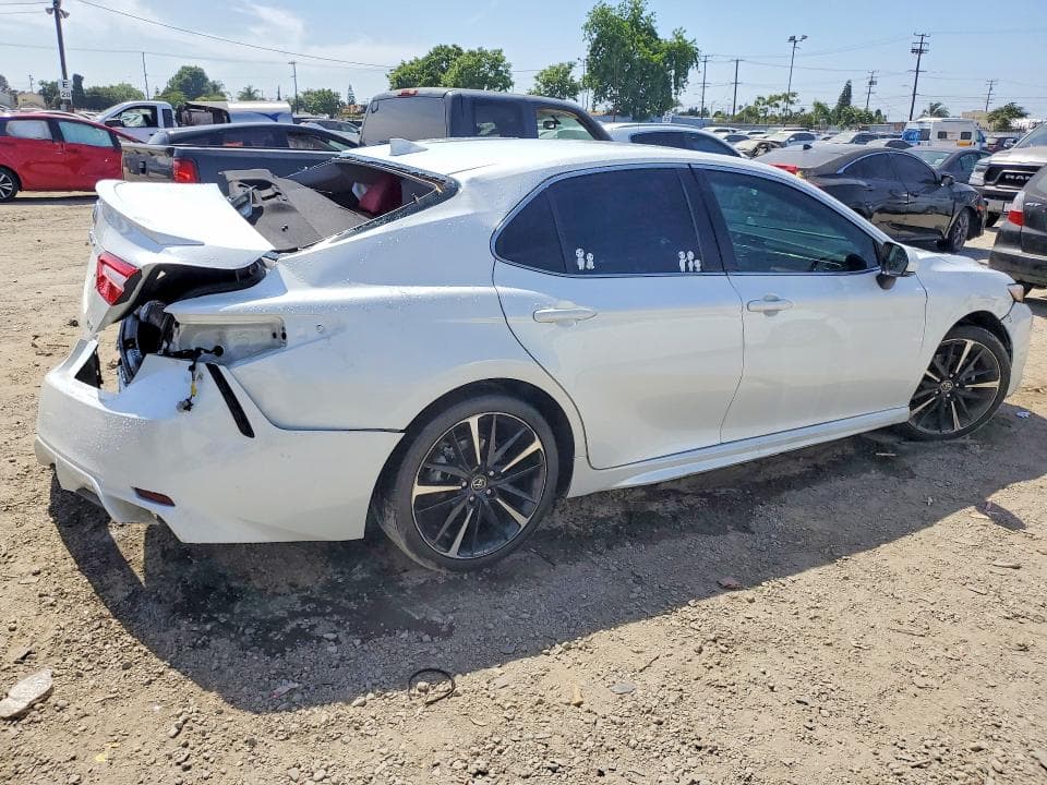 2020 TOYOTA CAMRY XSE 3