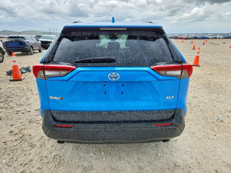 2021 TOYOTA RAV4 XLE XLE 6