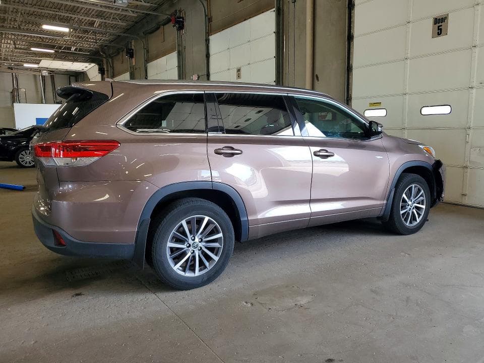 2017 TOYOTA HIGHLANDER XLE XLE 3