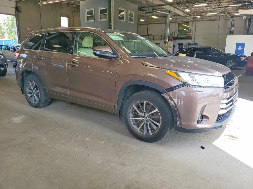 2017 TOYOTA HIGHLANDER XLE XLE 4
