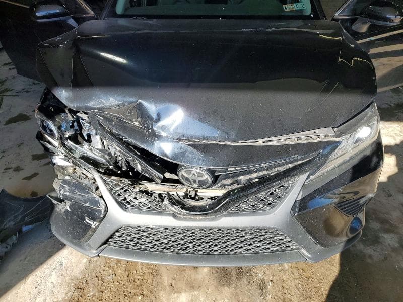 2020 TOYOTA CAMRY SE 11