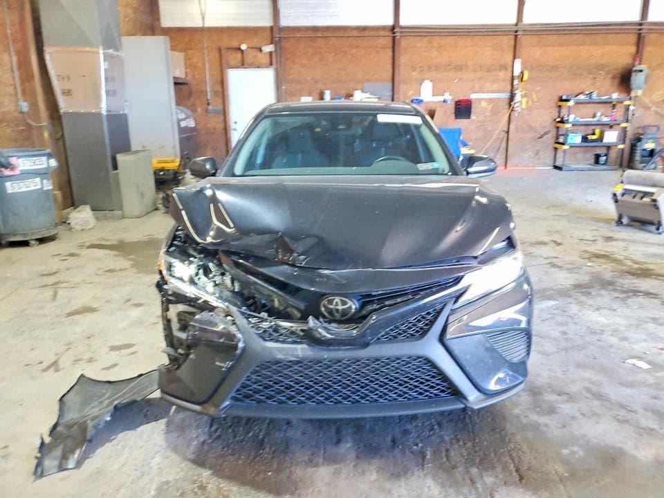 2020 TOYOTA CAMRY SE 5