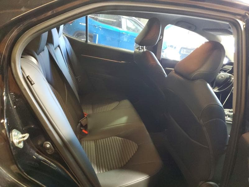 2020 TOYOTA CAMRY SE 10