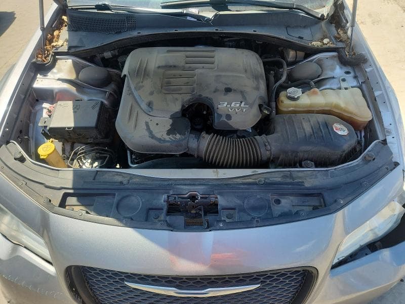 2016 CHRYSLER 300C 11