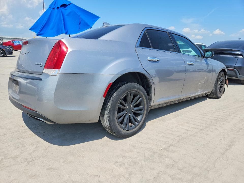 2016 CHRYSLER 300C 3