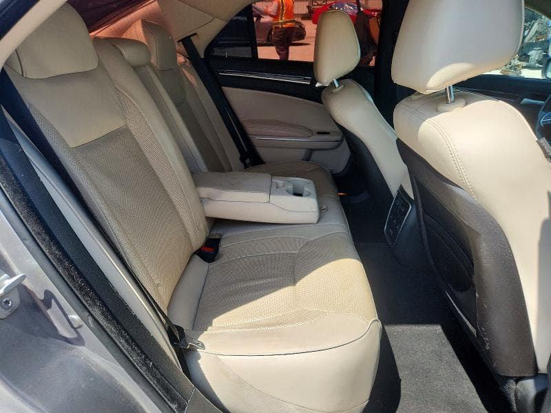 2016 CHRYSLER 300C 10