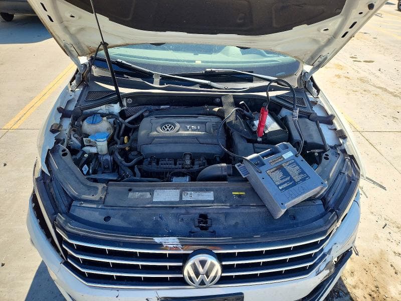 2017 VOLKSWAGEN PASSAT S 11