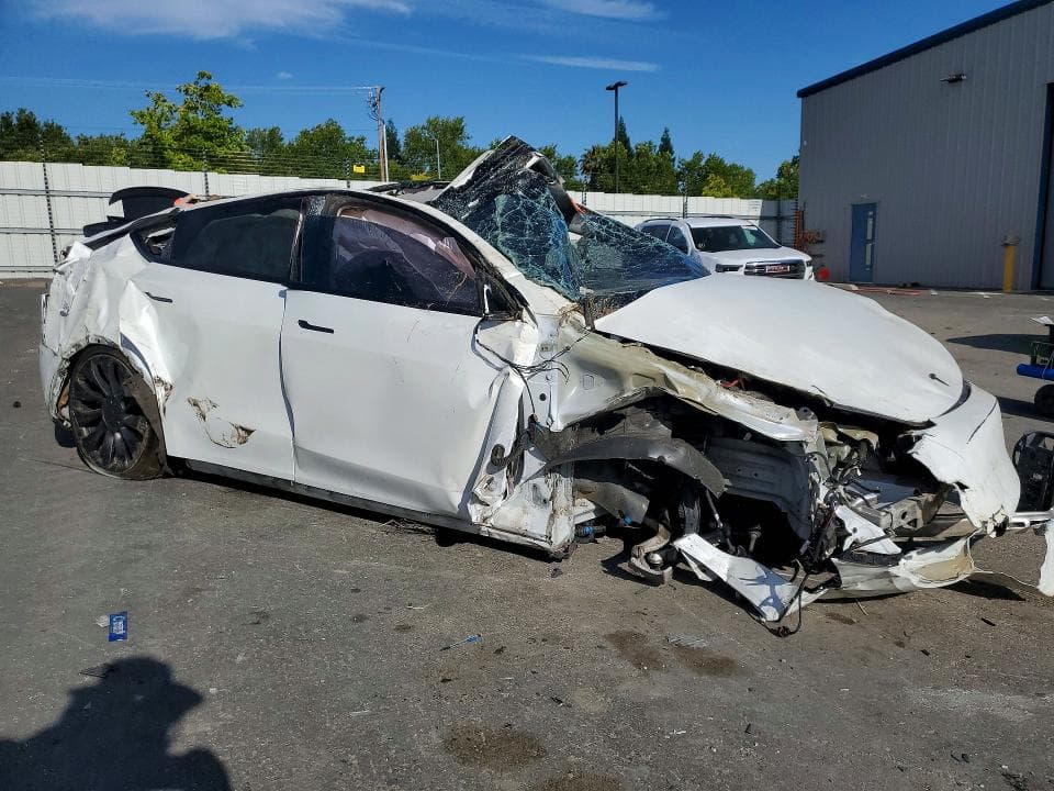2023 TESLA MODEL Y 4