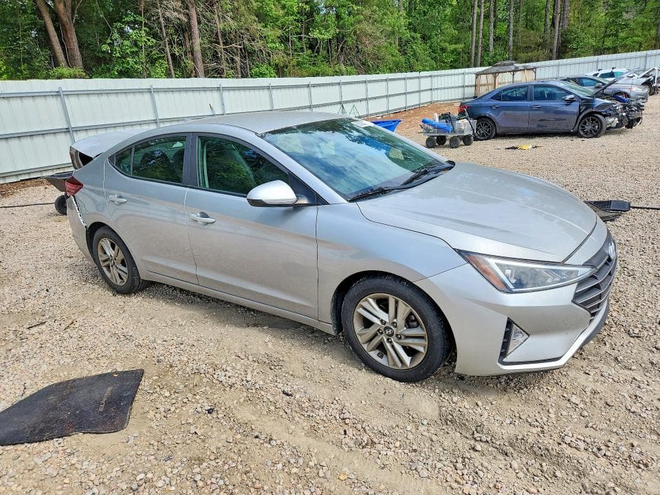 2019 HYUNDAI ELANTRA SEL 4