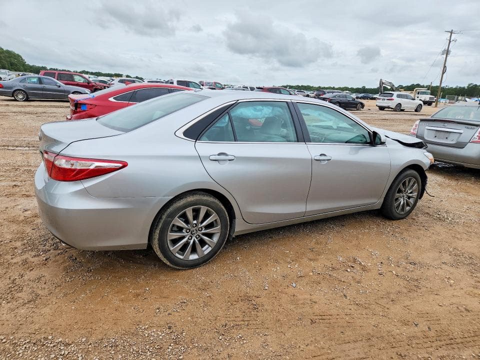 2017 TOYOTA CAMRY XLE 3