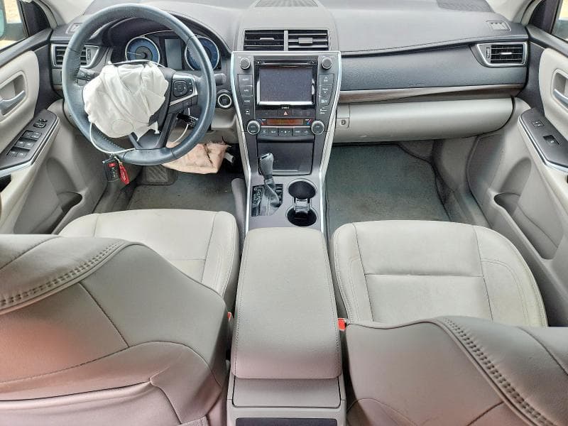 2017 TOYOTA CAMRY XLE 8
