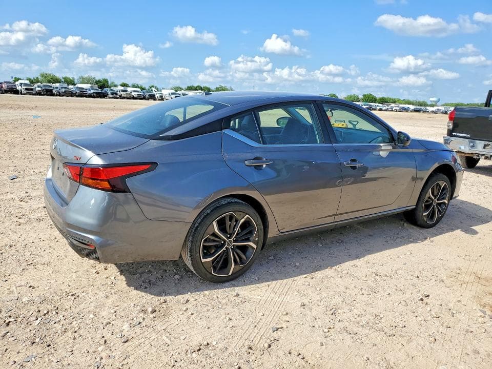 2024 NISSAN ALTIMA SR 3