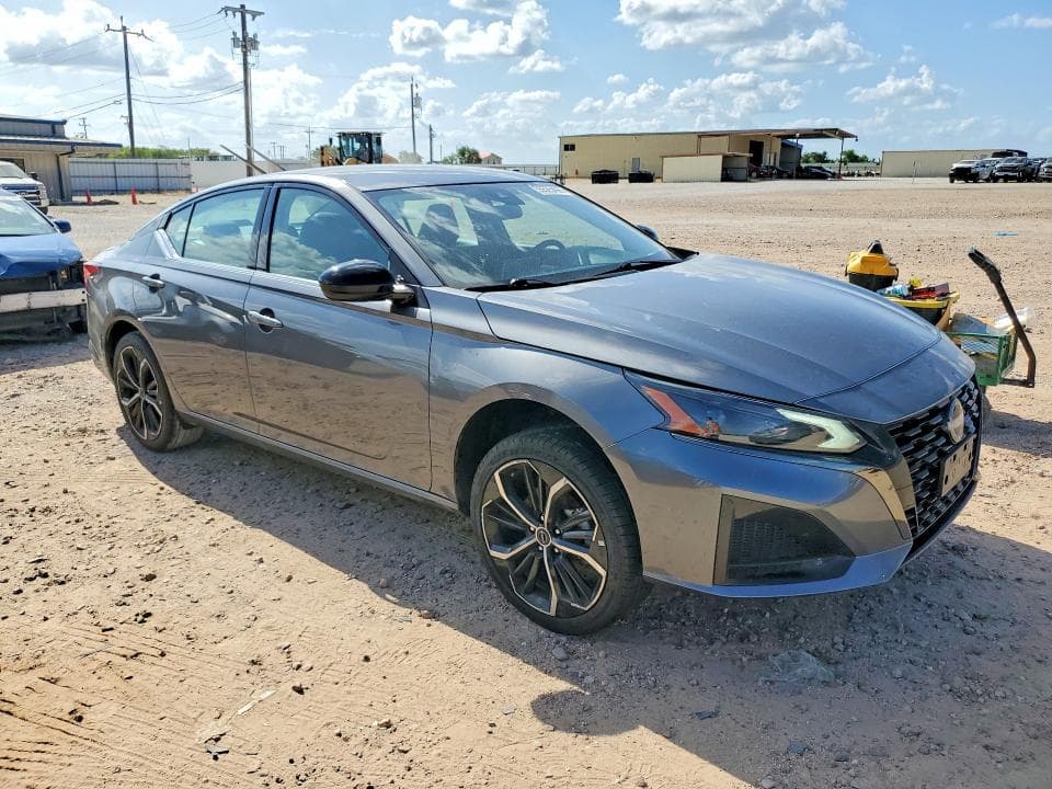 2024 NISSAN ALTIMA SR 4