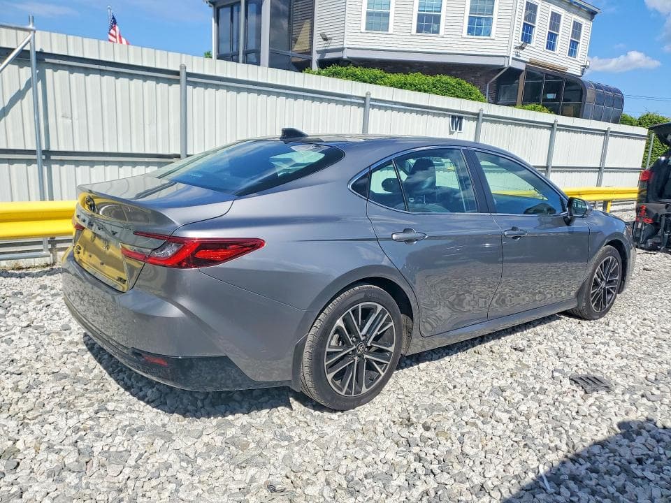 2025 TOYOTA CAMRY XLE 3
