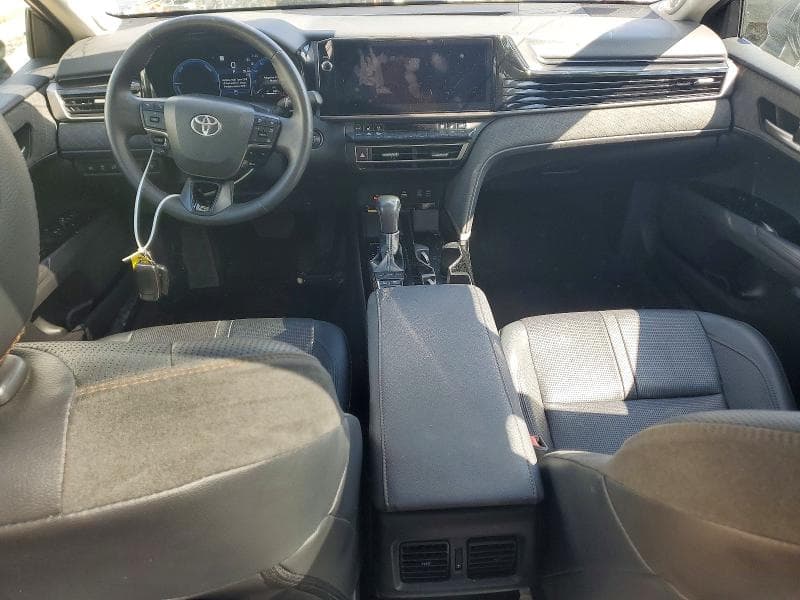 2025 TOYOTA CAMRY XLE 8