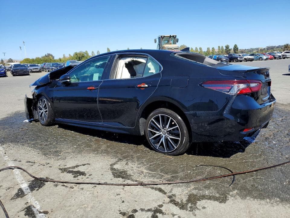 2022 TOYOTA CAMRY SE 2