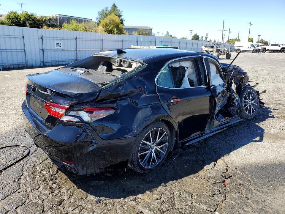 2022 TOYOTA CAMRY SE 3