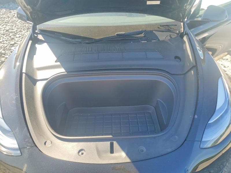 2025 TESLA MODEL Y 11