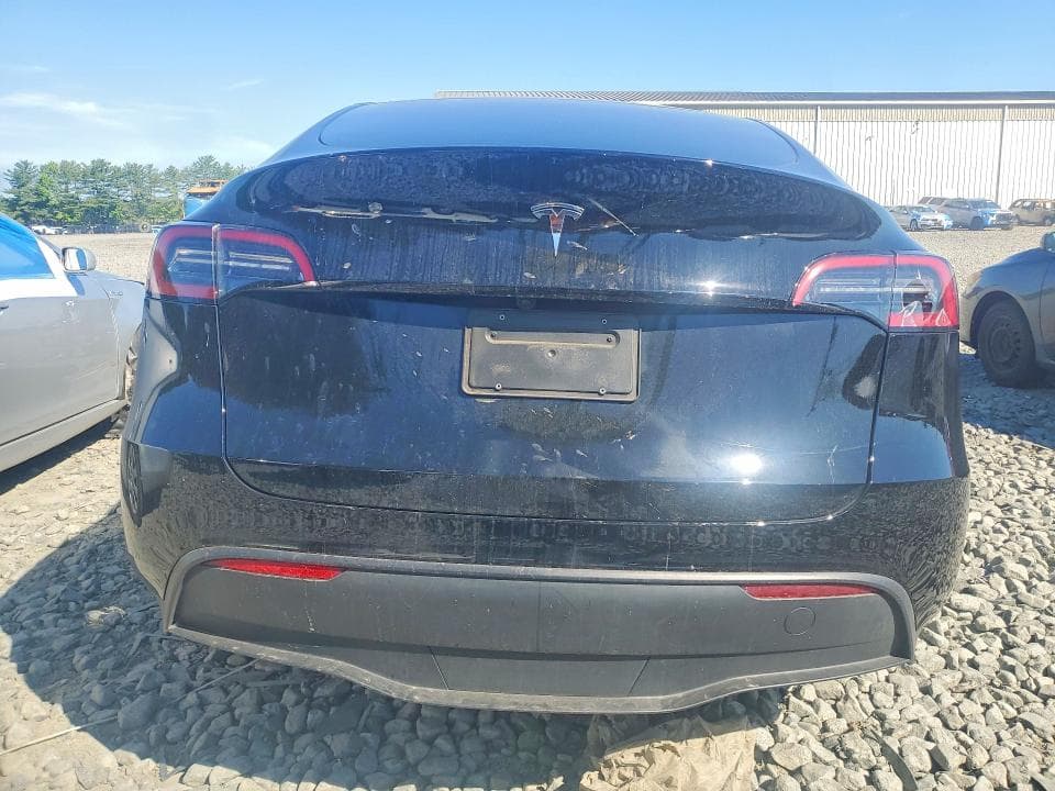 2025 TESLA MODEL Y 6