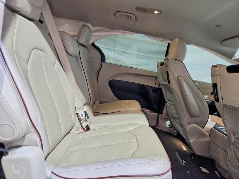 2017 CHRYSLER PACIFICA LIMITED LIMITED 11