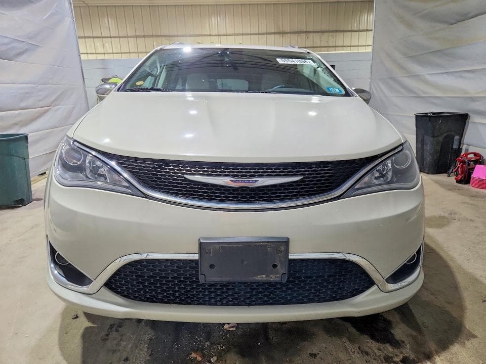 2017 CHRYSLER PACIFICA LIMITED LIMITED 5
