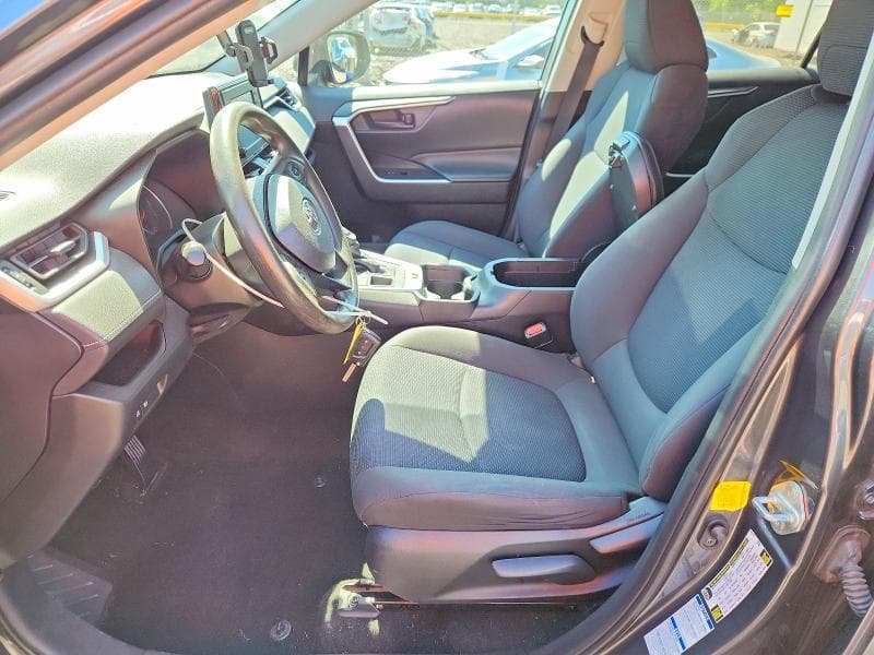 2019 TOYOTA RAV4 LE 7