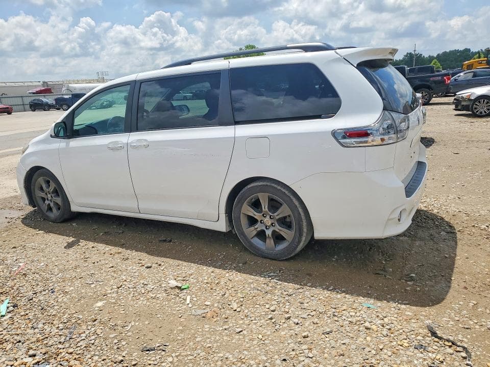 2016 TOYOTA SIENNA SE 2