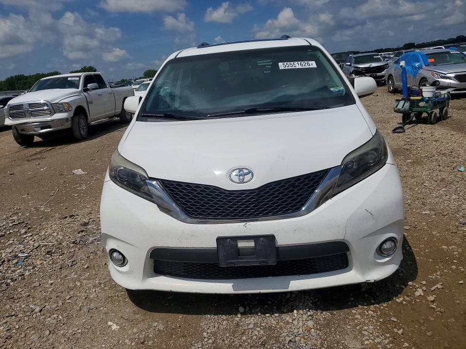 2016 TOYOTA SIENNA SE 5