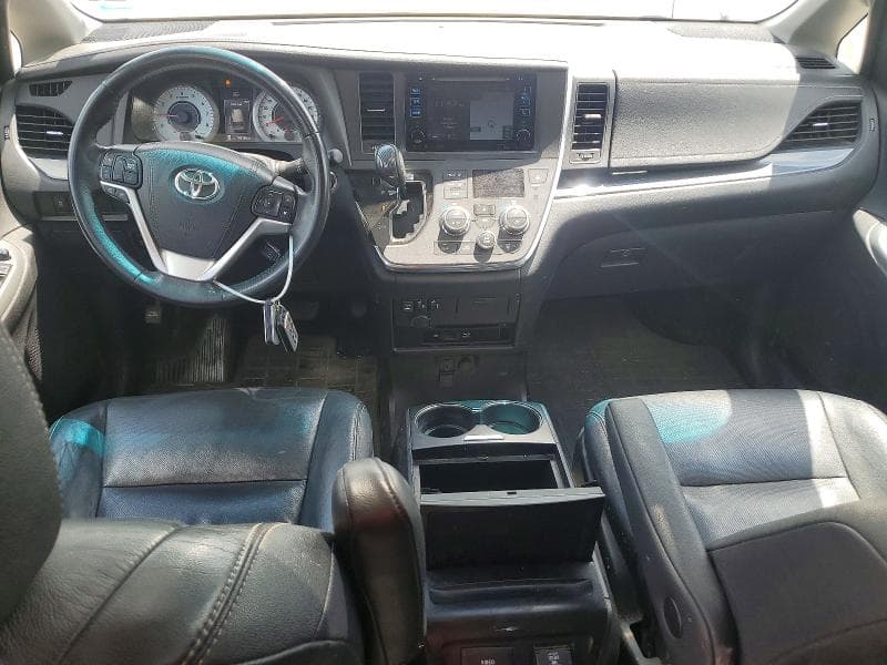 2016 TOYOTA SIENNA SE 8