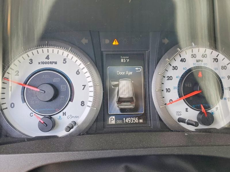 2016 TOYOTA SIENNA SE 9