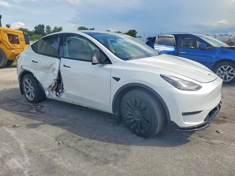 2023 TESLA MODEL Y 4