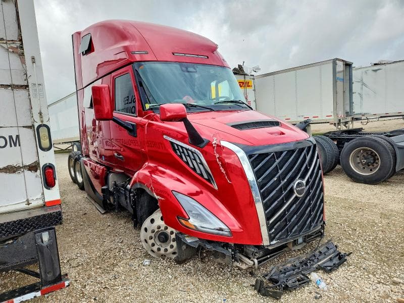 2025 VOLVO VNL SEMI TRUCK