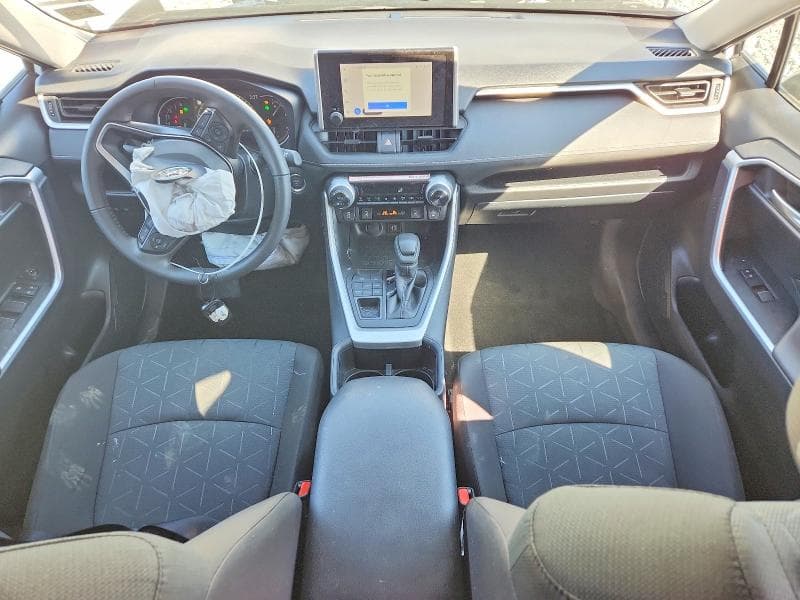 2025 TOYOTA RAV4 XLE XLE 8