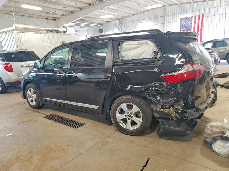 2020 TOYOTA SIENNA LE 2
