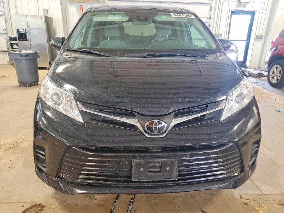 2020 TOYOTA SIENNA LE 5