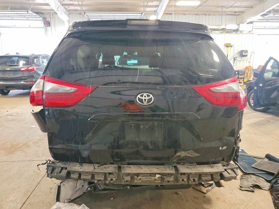 2020 TOYOTA SIENNA LE 6