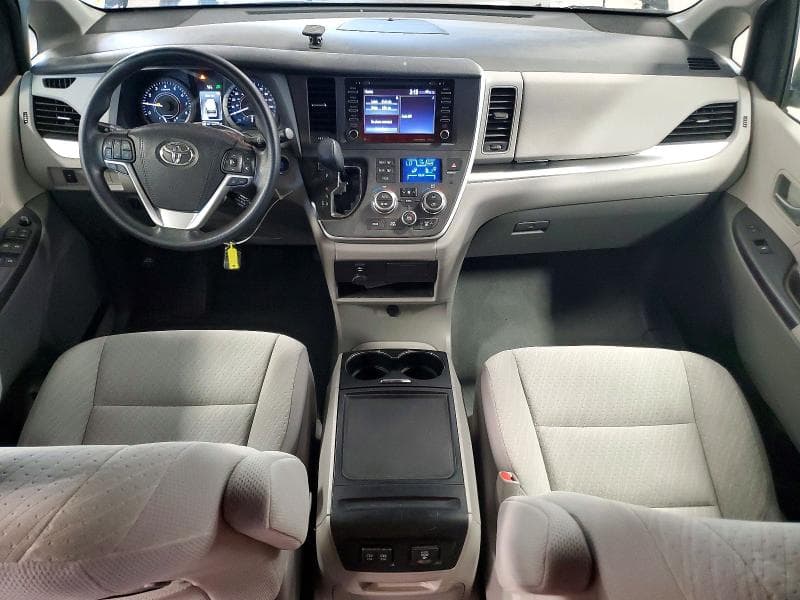 2020 TOYOTA SIENNA LE 8