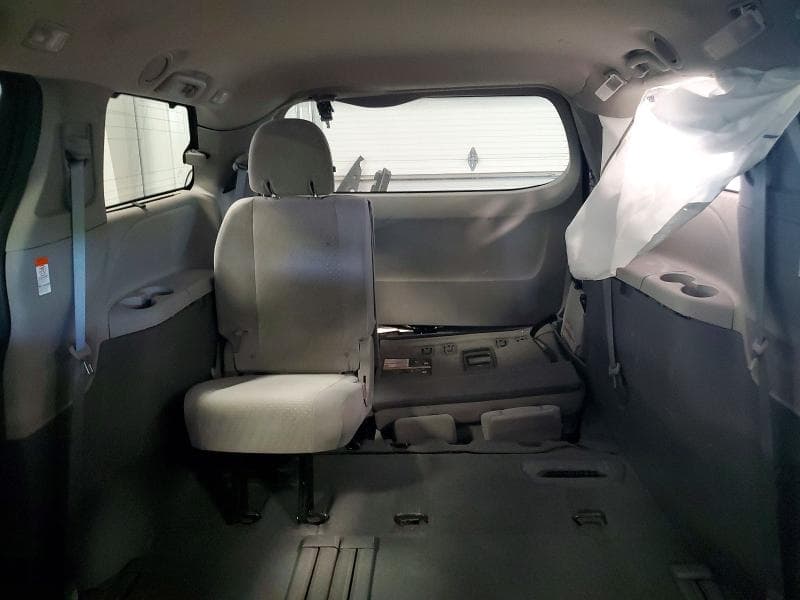 2020 TOYOTA SIENNA LE 10