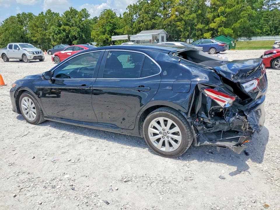 2018 TOYOTA CAMRY LE 2